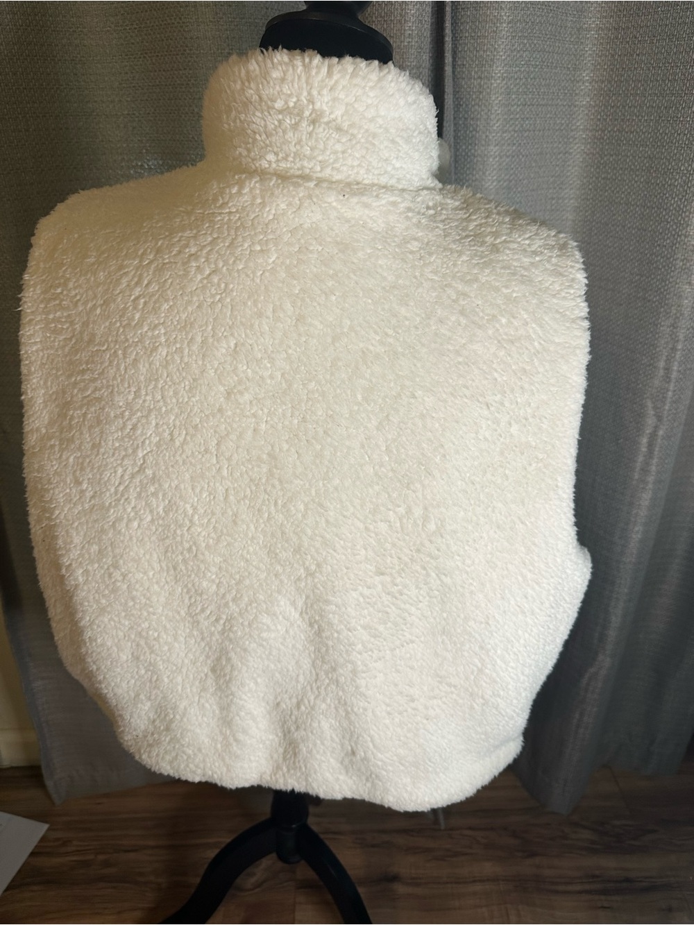 No Boundaries Reversible Sherpa & Puffer Vest in Cream - Picture 5 of 6